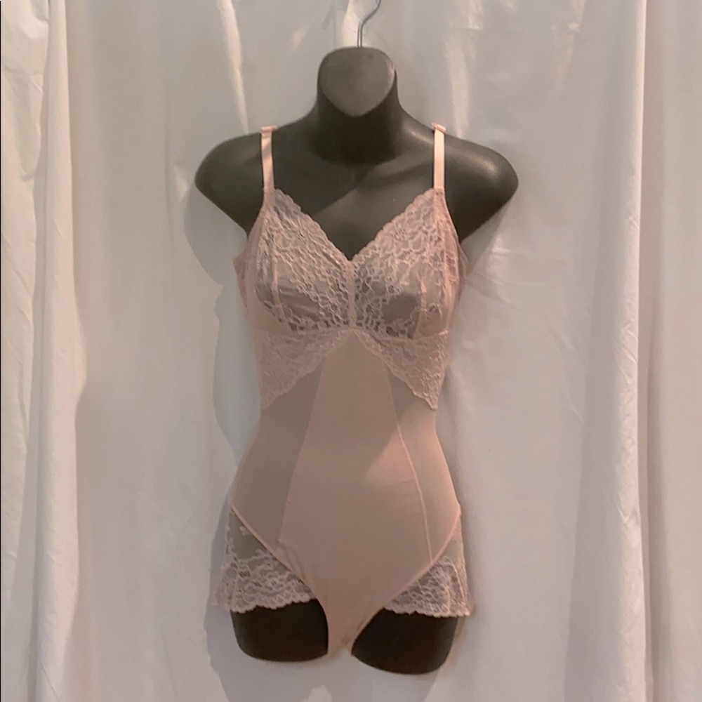 SPANX Spotlight Lace Bodysuit